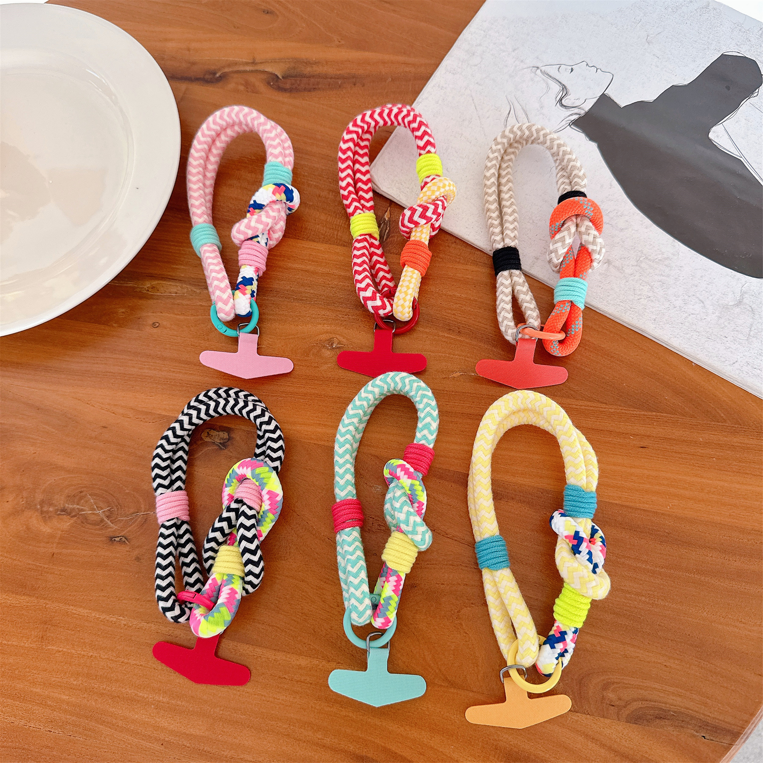 Keychains Contrast Color Key C - Carabiner Keychain 评论和价格