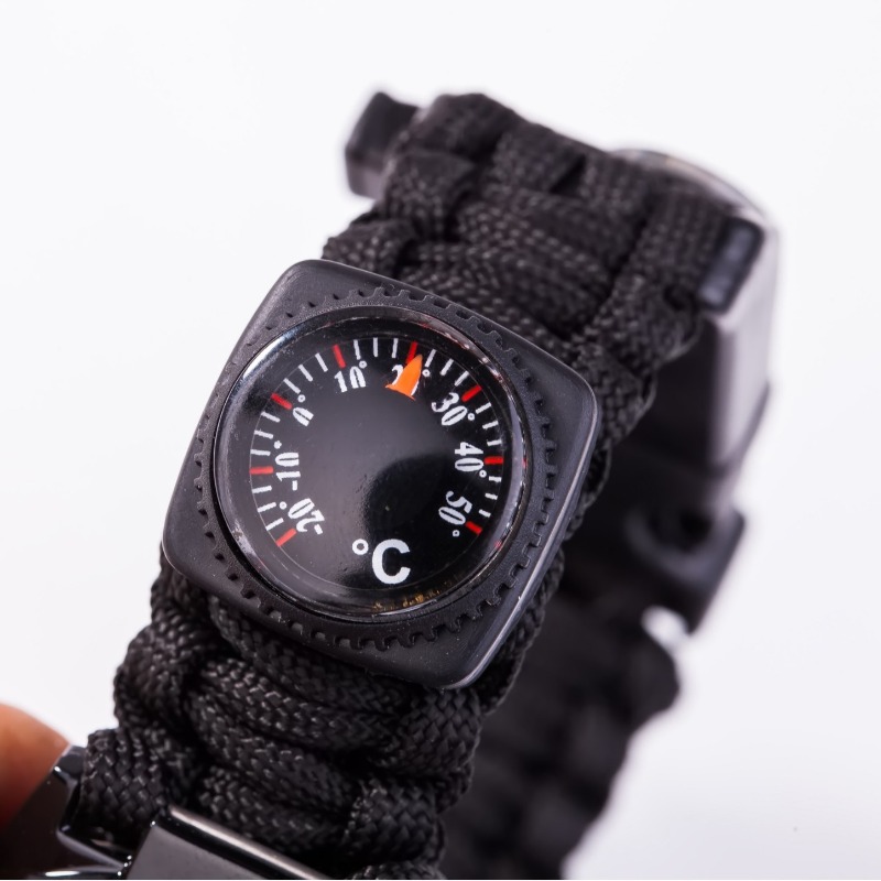 Multifunctional Outdoor Watch  - Ferro Rod Striker 评论和价格