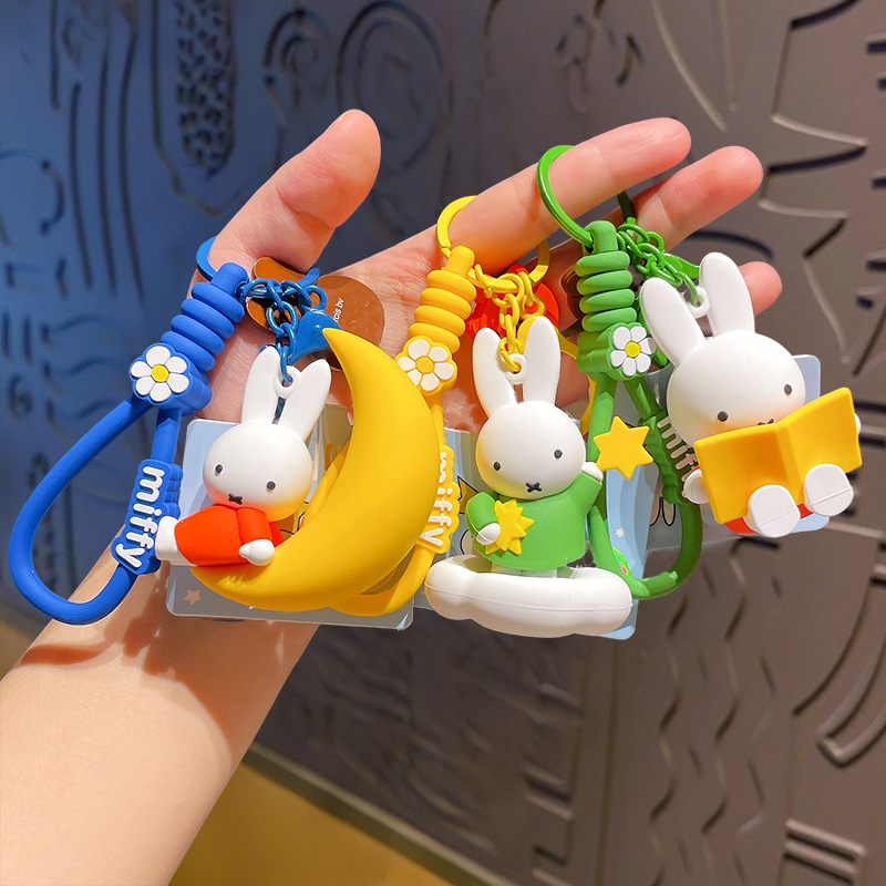 Authentic Miffy Night Party Ke - Carabiner Keychain 评论和价格