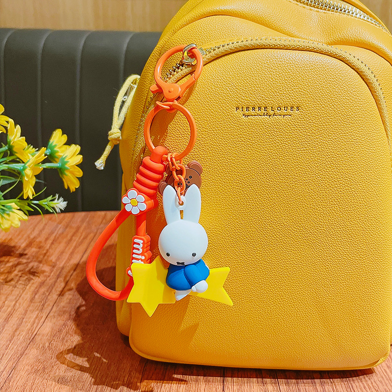 Authentic Miffy Night Party Ke - Carabiner Keychain 评论和价格