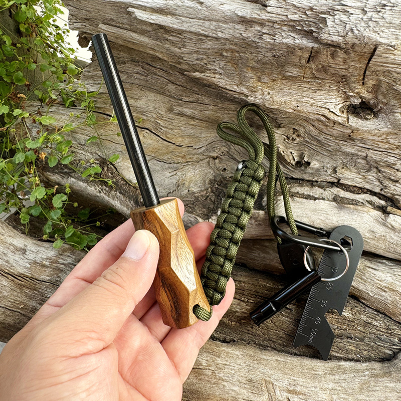 New Outdoor Flint Fire Starter - Ferro Rod Striker 评论和价格